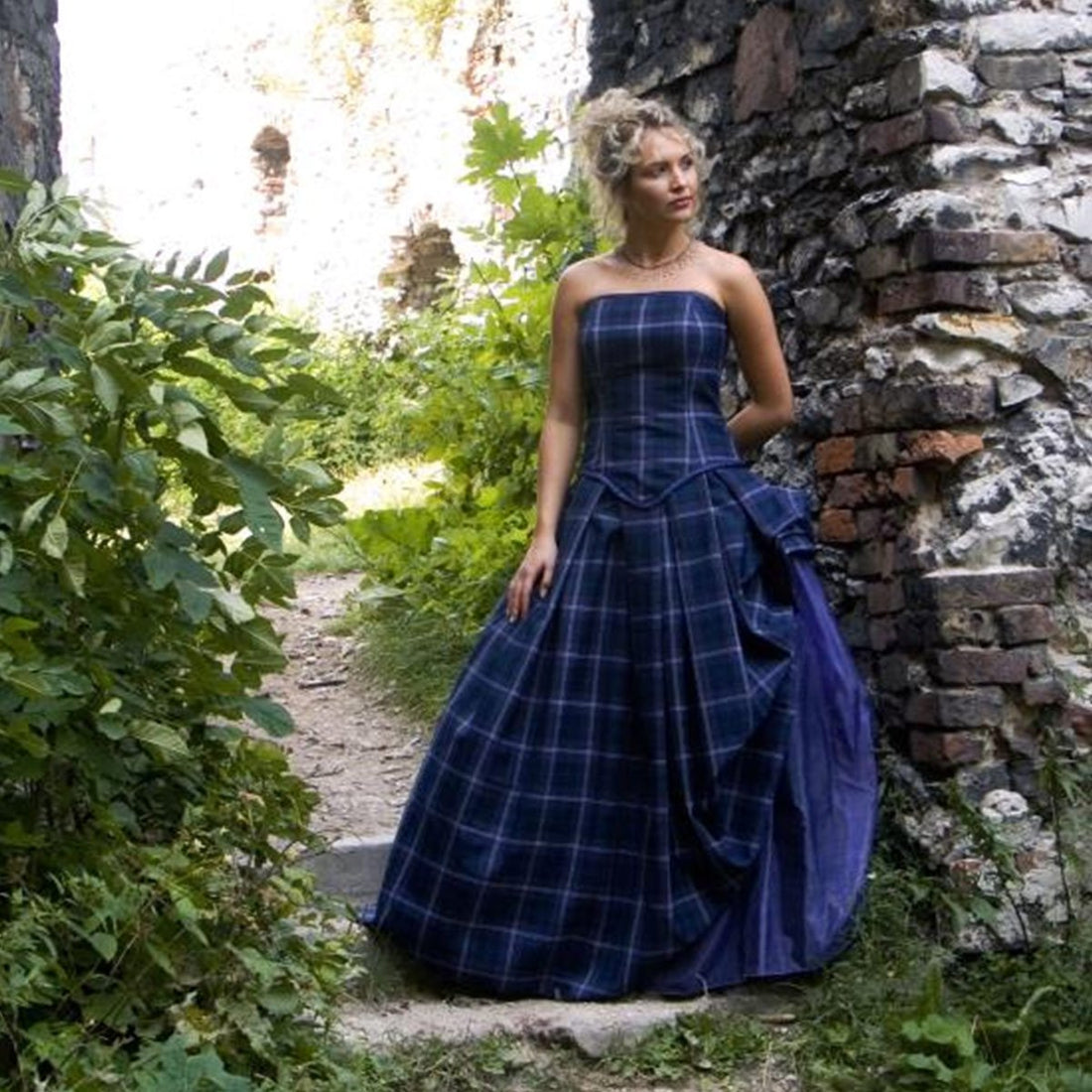 house-of-scotland-acrylic-wool-tartan-wedding-dress-isla-twd